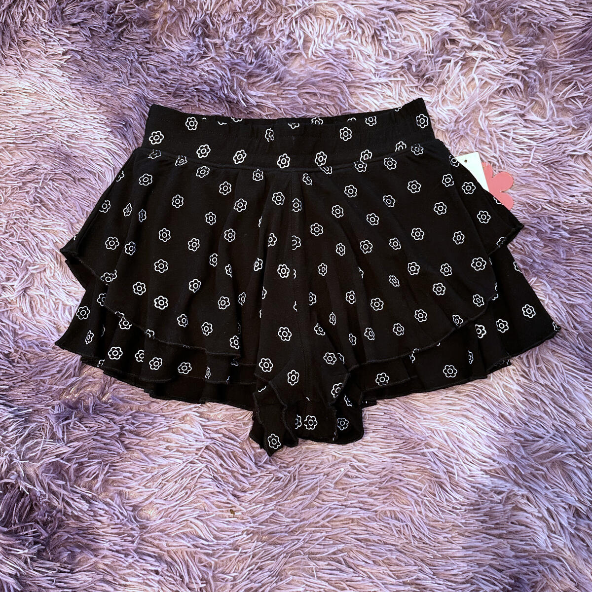 all over print black ruffle short