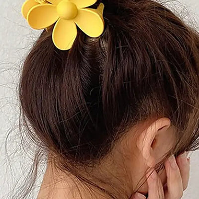 jumbo daisy hair clip