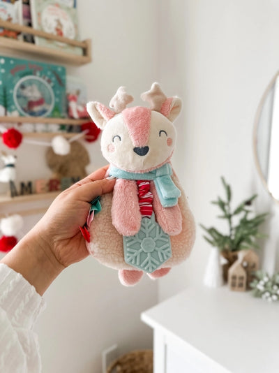 holiday itzy lovey pluth + teether toy