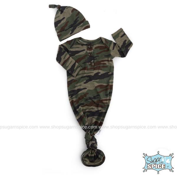 CAMO KNOTTED NEWBORN GOWN & HAT